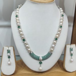 Classic Pearl Necklace