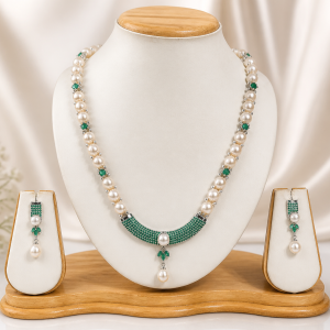Classic Pearl Necklace